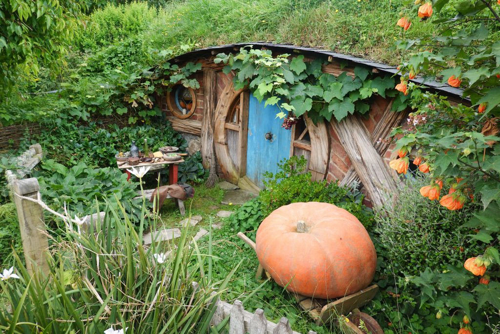 Hobbiton Movie Set