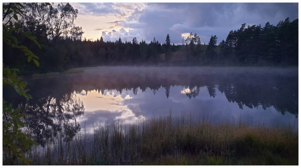 See Abendstimmung mit Nebel