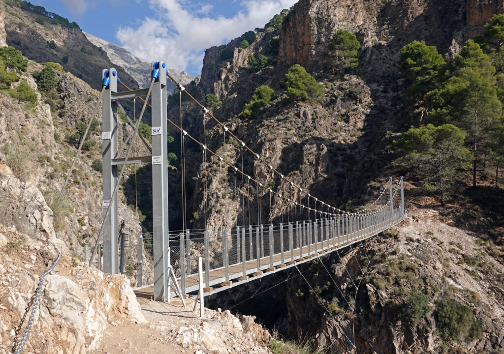 Hängebrücke über Schlucht in Andalusien, Spanien.