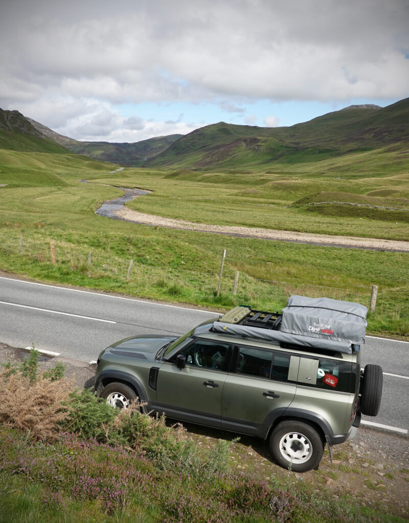Roadtrip mit dem Land Rover Defender und Dachzelt durch 
England Schottland