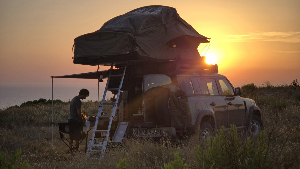 Albanien offroad fahren und wild campen im neuen Land Rover Defender mit Dachzelt