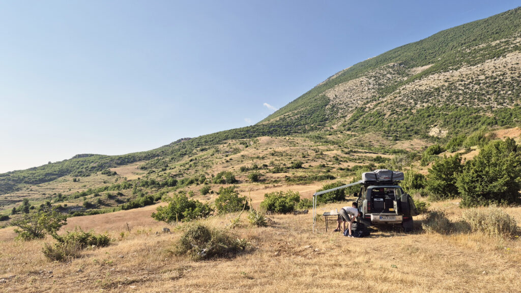 Land Rover Defender offroad wild campen in Albanien